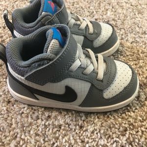 Nike good condition sneakers. Size 7